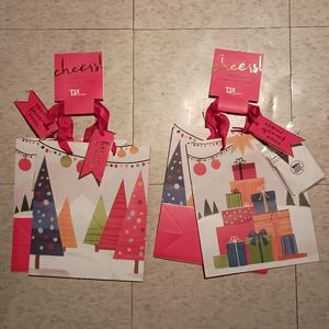 NEW, Lot of 4 Holiday Christmas Gift Bags with Cards & Tissue Paper  1/2